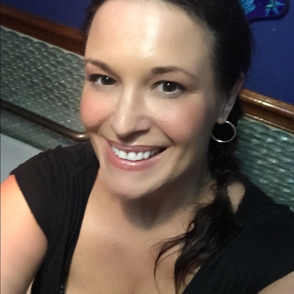 Meet your Posher, Raquel - Picture 3 of 7